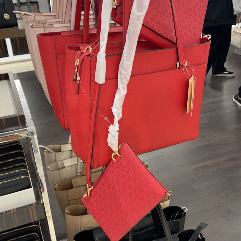 Michael Kors Maisie Large Pebbled Leather 3-in-1 Tote Bag - Picture 7 of 16